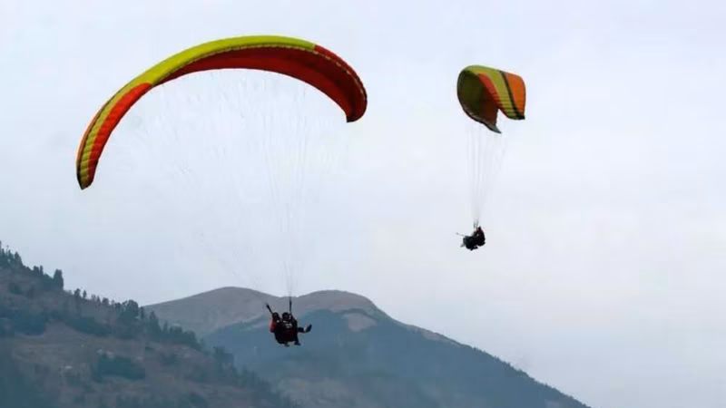 Paragliding pilot dies during takeoff at Bir Billing; tourist survives