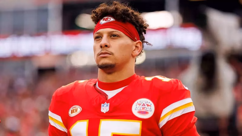 Patrick Mahomes finds inspiration from teen battling rare disease amid recovery