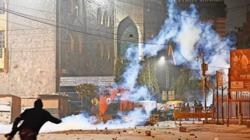 Late-night demolition drive sets off clashes near old Delhi