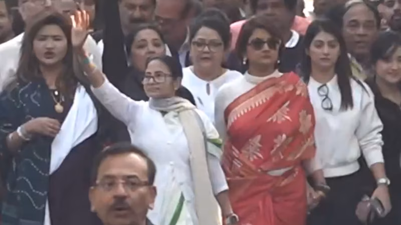 Mamata hits the streets: Bengal CM leads Kolkata rally against ED raids on I-PAC; watch