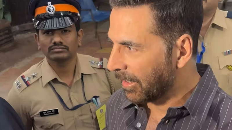 BMC elections: Akshay Kumar and Twinkle Khanna cast their vote