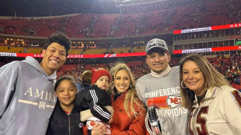Patrick and Brittany Mahomes surprise Randi: 'Felt so loved' in family moment